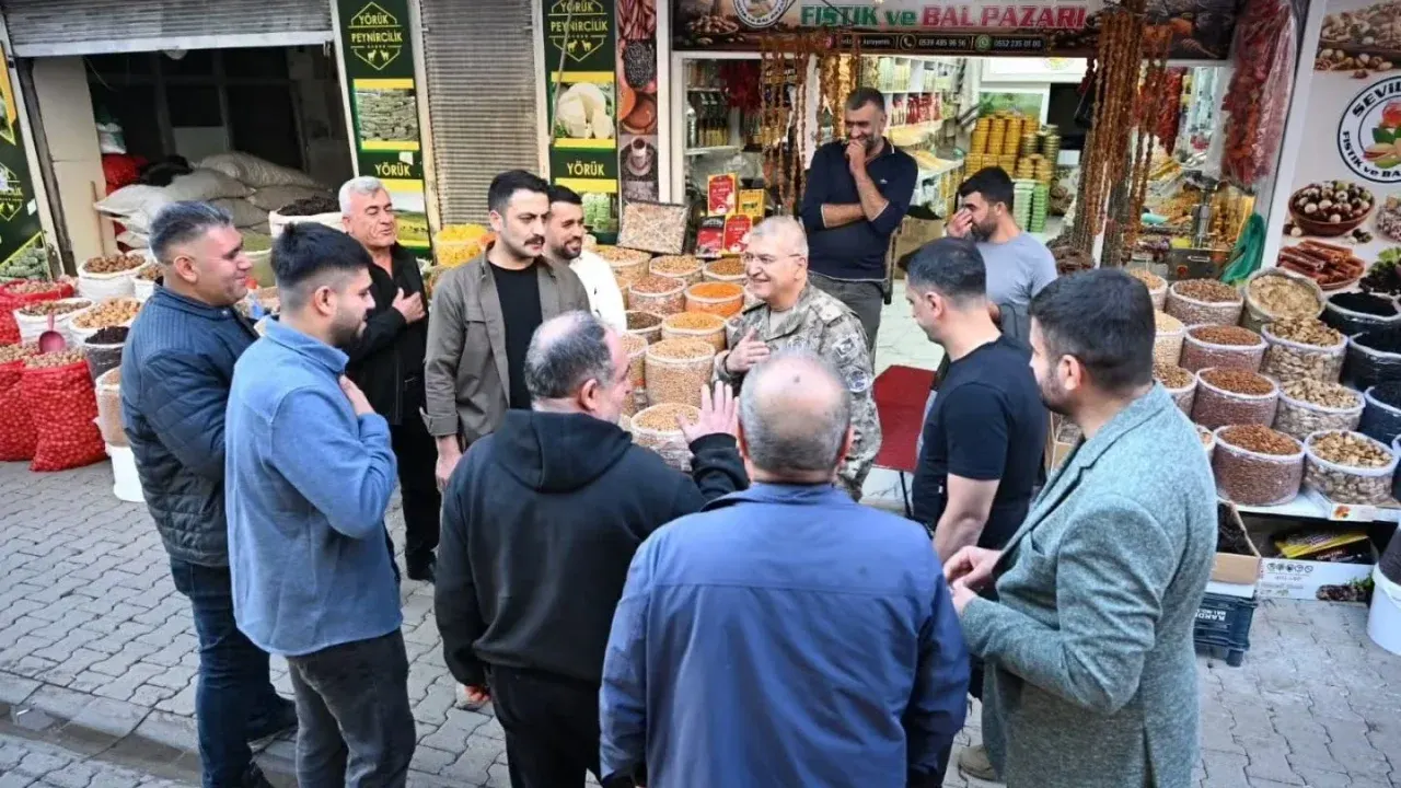 Emniyet Müdürü Özdemir, Helvacılar Çarşısı’nda Esnafla Buluştu