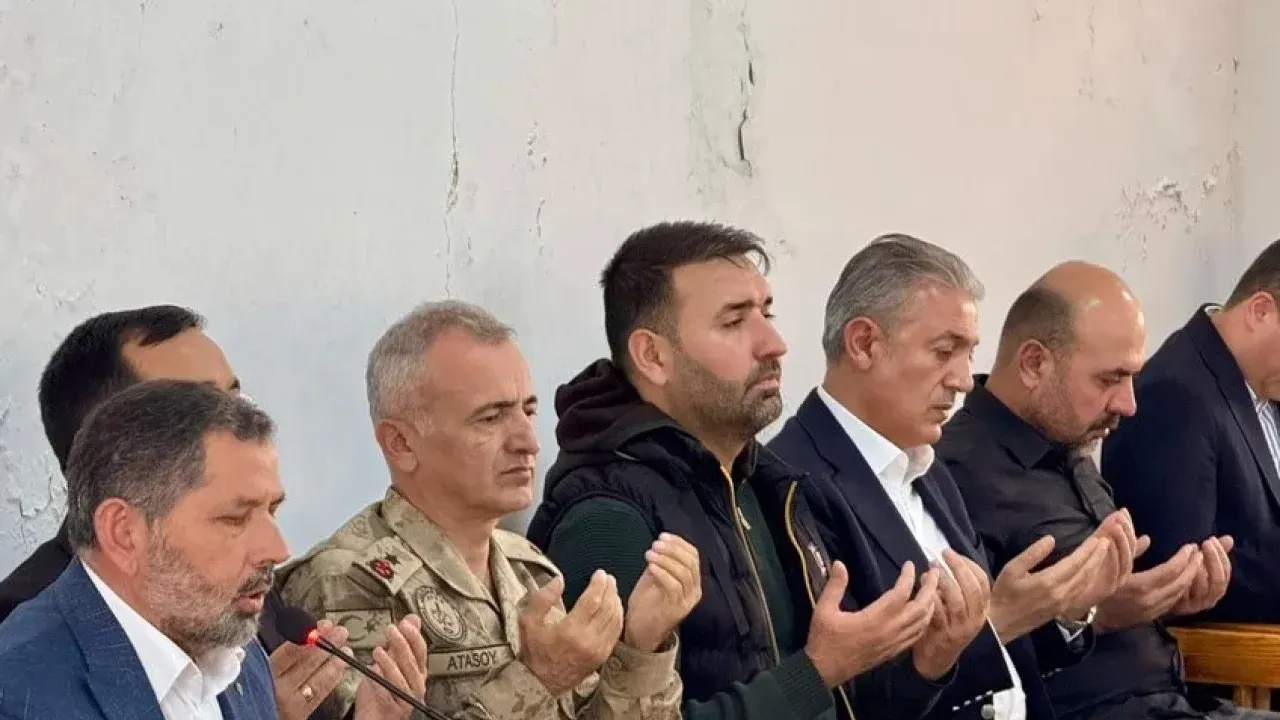 Vali Akkoyun, trafik kazasında hayatını kaybeden 6 kişinin taziyesine katıldı