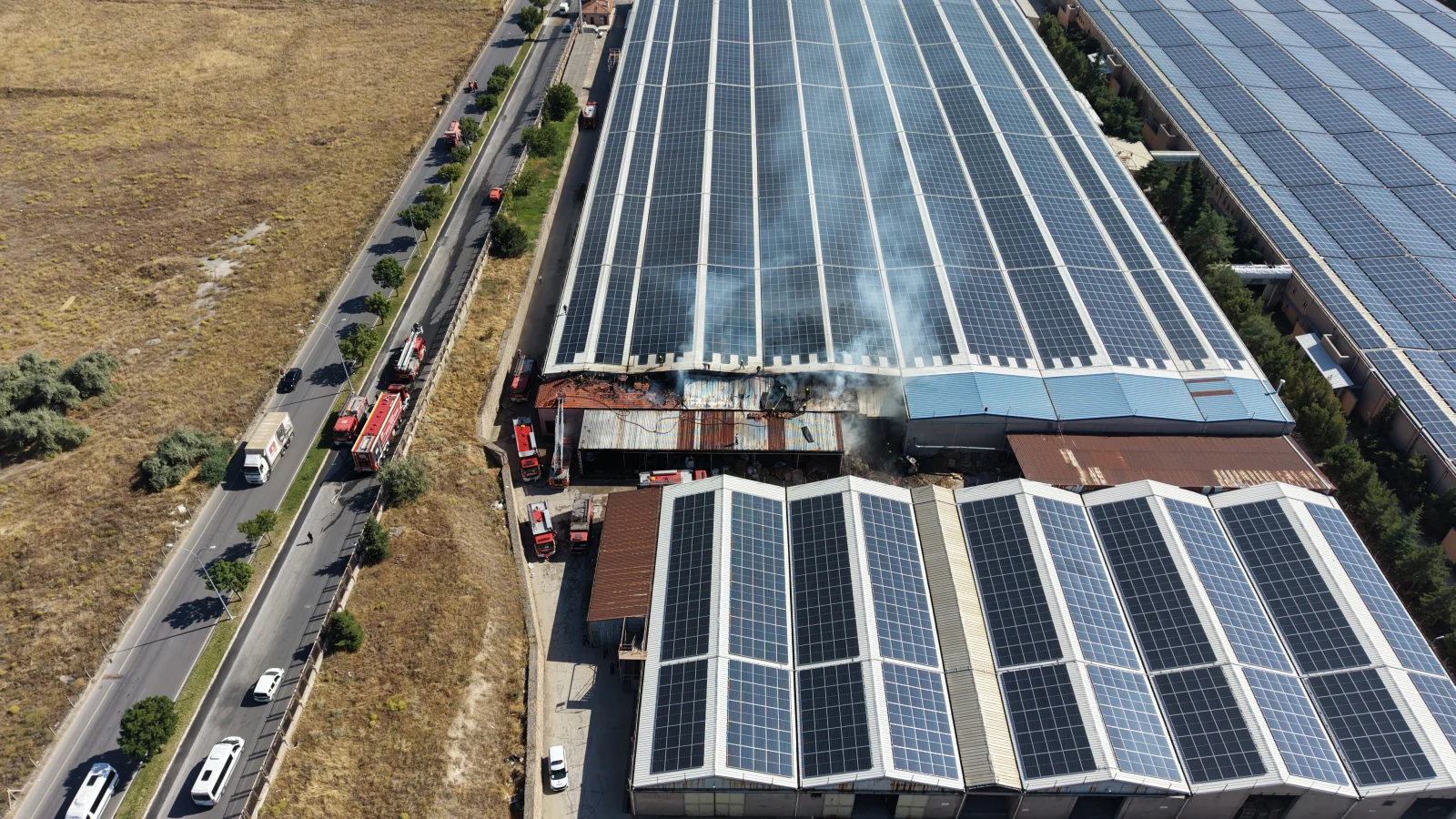 Kayseri’de tekstil fabrikasının deposunda yangın
