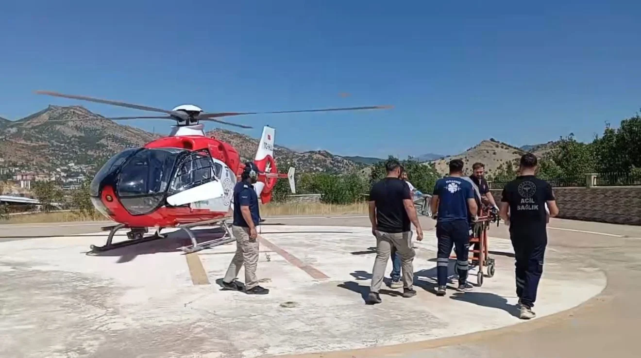Tunceli’de parmaklarından yaralanan kadın, ambulans helikopterle sevk edildi