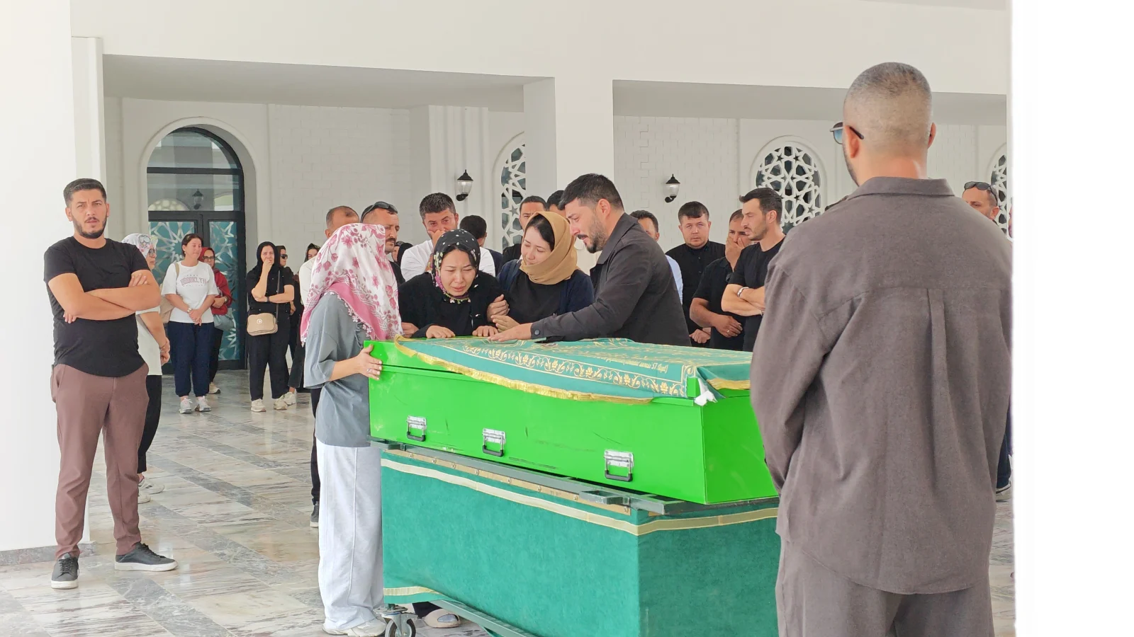 Kazada ölen 3 yaşındaki Elif, toprağa verildi
