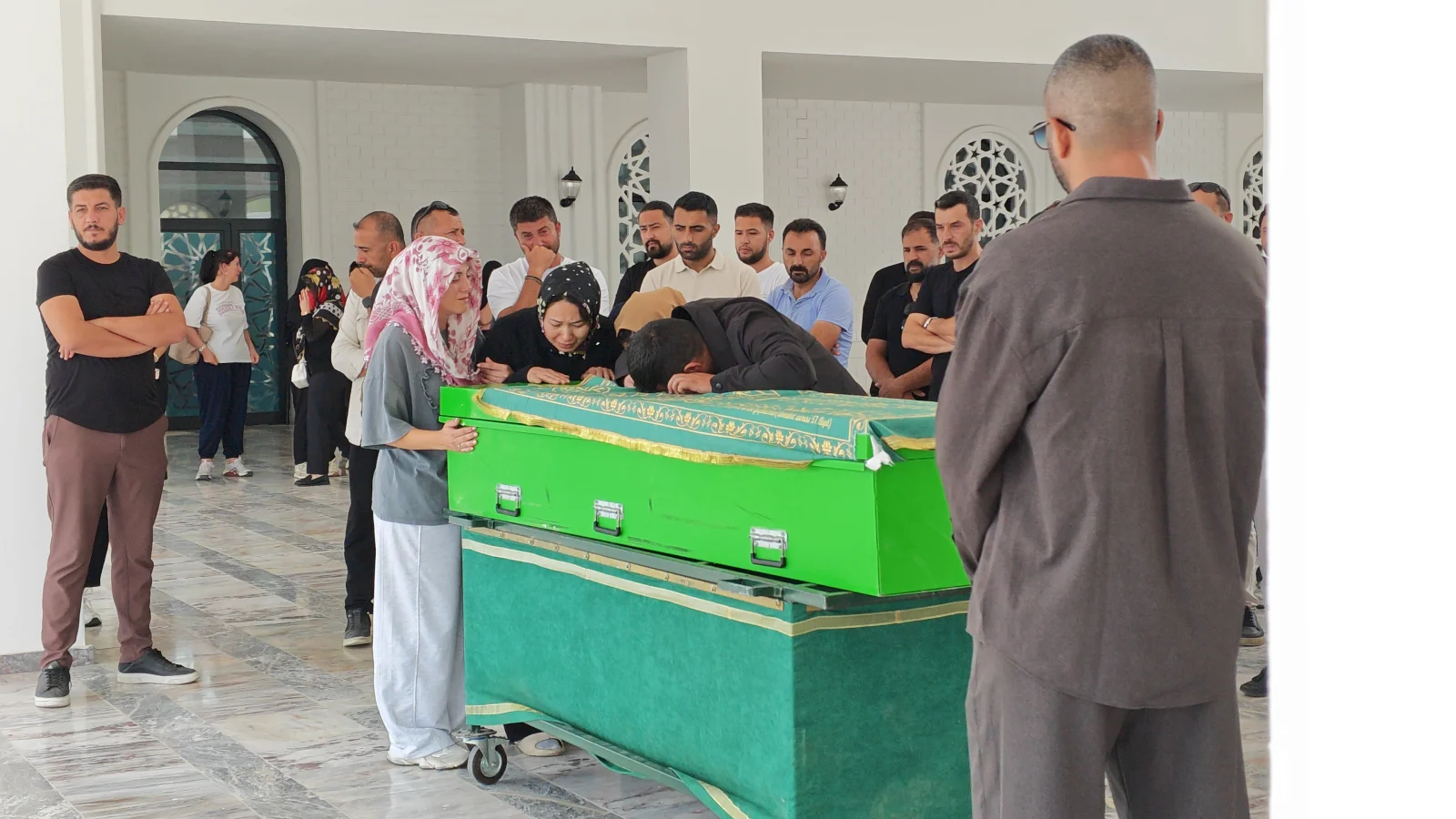 Kazada ölen 3 yaşındaki Elif, toprağa verildi
