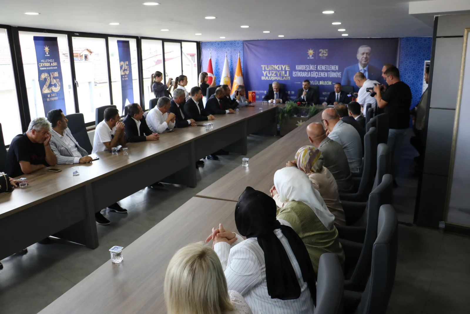 Bakan Çiftçi, Ertuğrul Gazi Türbesi’ni ziyaret etti (2)