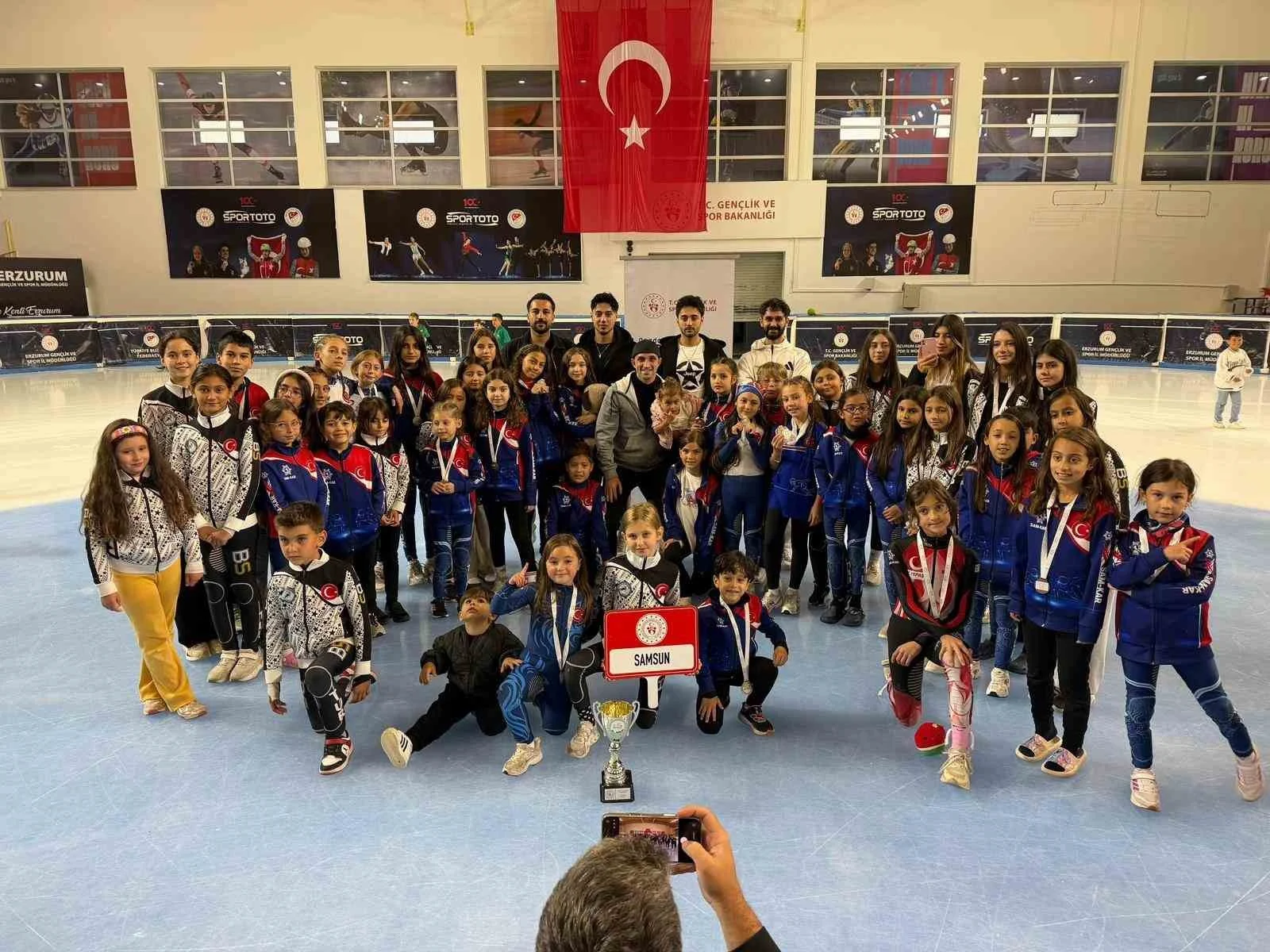 Samsunlu buz pateni sporcularından, Türkiye Şampiyonası’nda 25 madalya