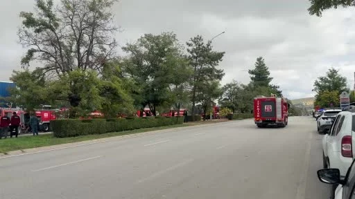 Gaziantep’teki pamuk fabrikası yangınına müdahale eden itfaiye ekipleri
