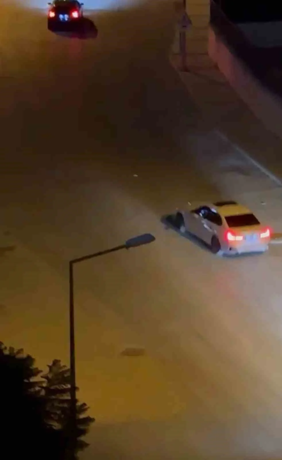 İzmir’de mahalleliyi bezdiren drift magandaları kamerada