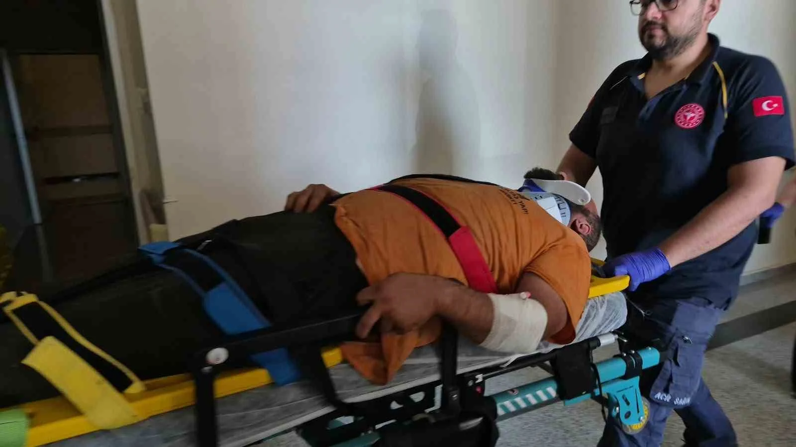 Tütün yüklü römork devrildi: 8 yaralı