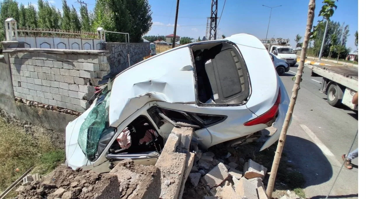 Patnos’ta trafik kazası: 1’i çocuk 4 yaralı