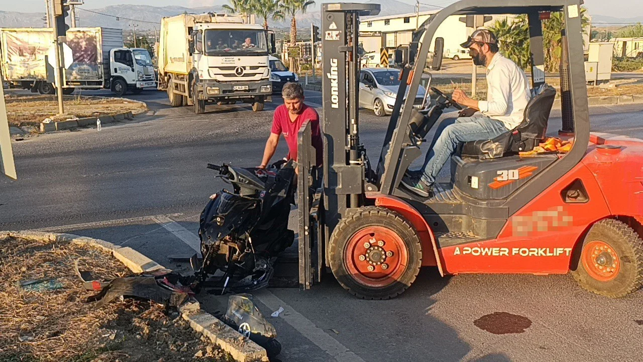 Kırmızı ışık ihlali yapan ticari taksiyle motosiklet çapıştı: 1 yaralı