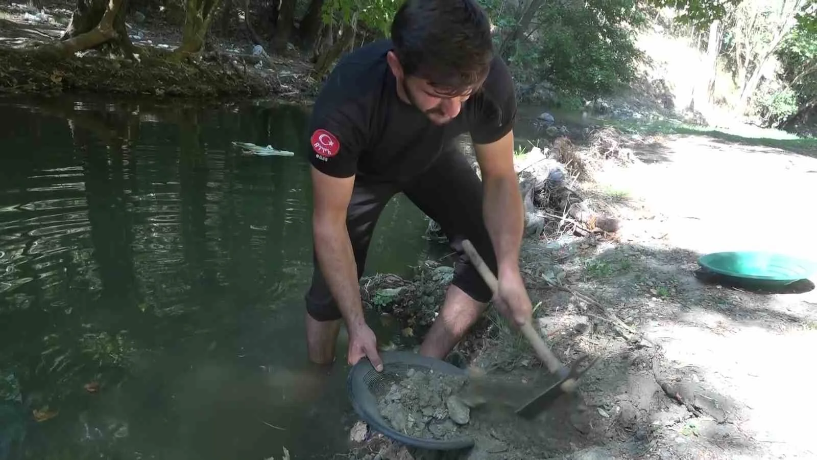 Türkiye’de altın çok arayan yok...Derelerde her gün 5 gram altın çıkarıyorlar