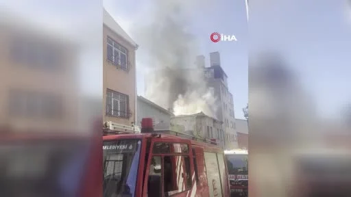 Beyoğlu’nda iki katlı iş yerinde çıkan yangın söndürüldü