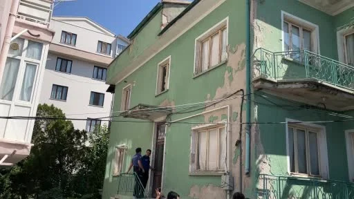 ‘Binadan kötü koku’ ihbarı ekipleri alarma geçirdi, gerçek bambaşka çıktı