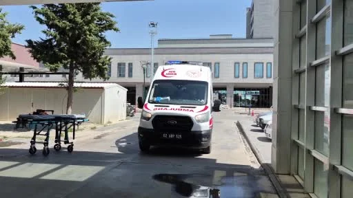 Tütün yüklü römork devrildi: 8 yaralı