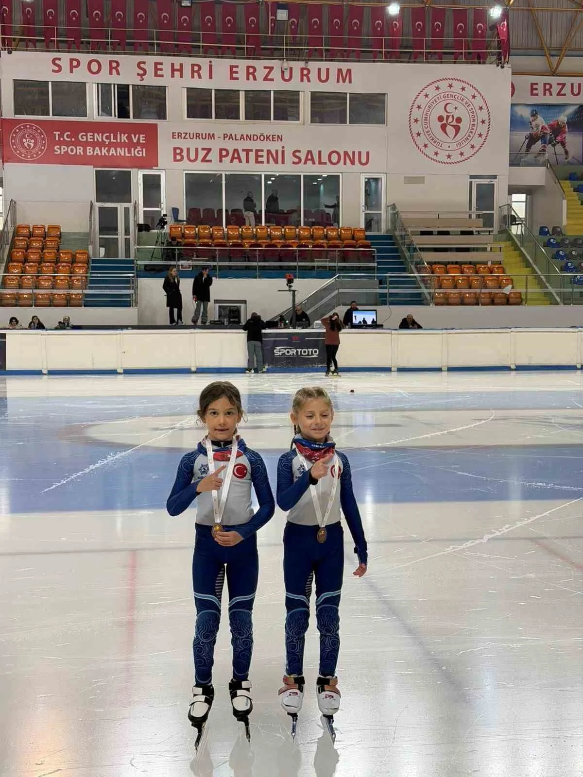 Samsunlu buz pateni sporcularından, Türkiye Şampiyonası’nda 25 madalya