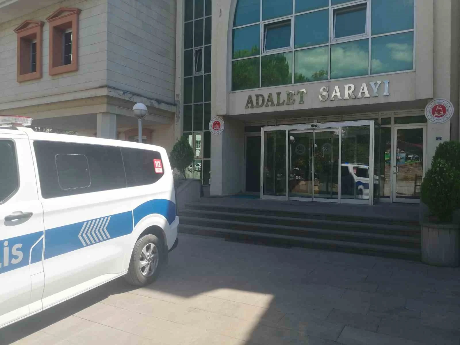 Trafik denetiminde 14 yıl 49 ay hapis cezasıyla aranan hükümlü yakalandı