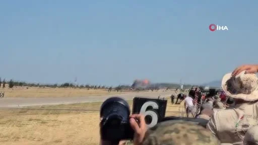 Yunanistan’da F-4 Phantom savaş uçağı, gösteri sırasında düştü