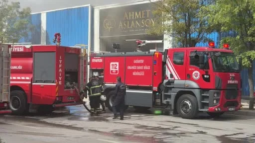 Gaziantep'teki pamuk fabrikası yangınına müdahale eden itfaiye ekipleri