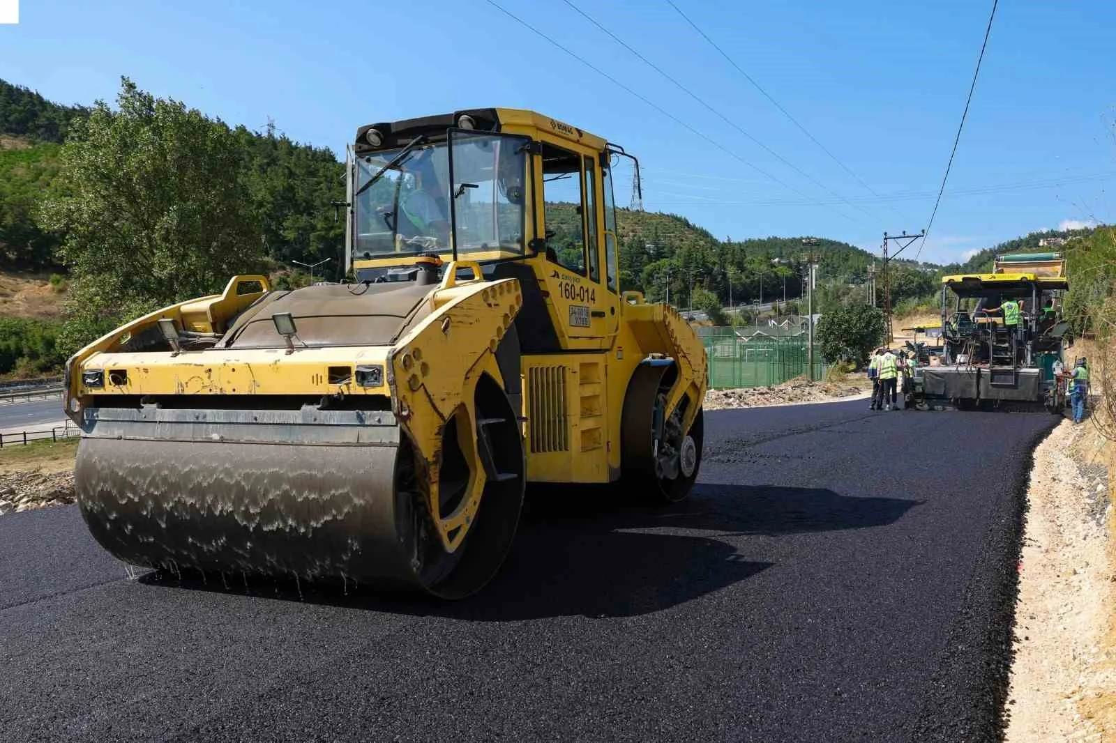 Mudanya’da yollar Büyükşehir’le yenileniyor