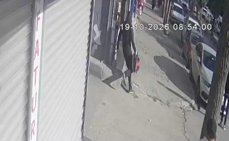 Kuyumcu soygununun güvenlik kamerasına yansıyan anları