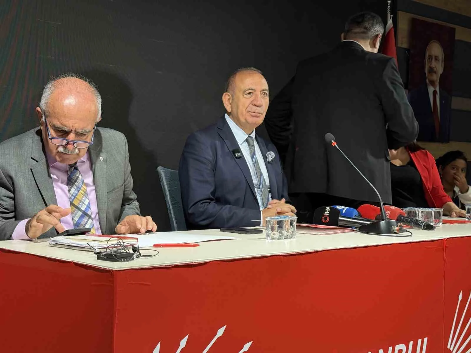 CHP İstanbul İl Başkanı Gürsel Tekin: "Cumhuriyet Halk Partisi belediyelerine dokunmanın çok kolay olmayacağını herkes bilecektir"