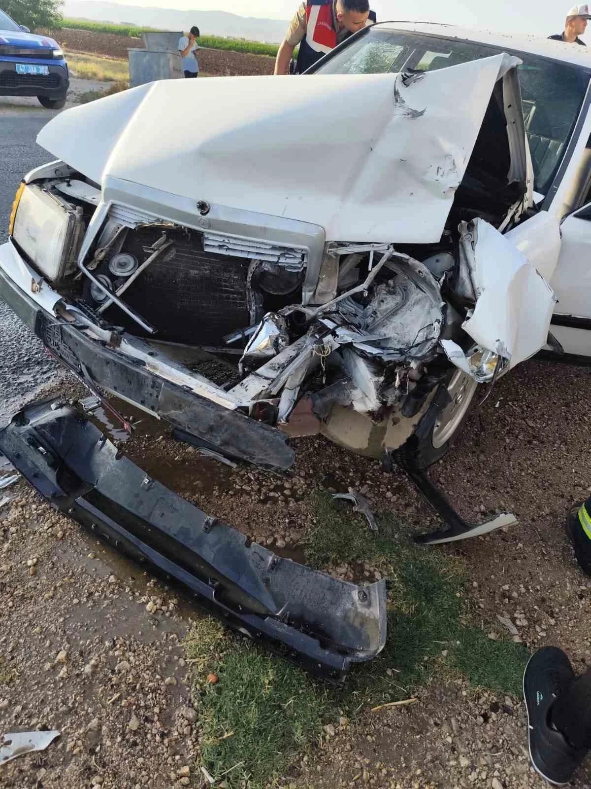 Mardin’de otomobil ile hafif ticari araç çarpıştı: 1 yaralı