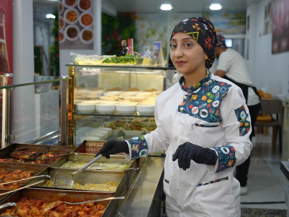 'Yapamazsın' diyenlere aldırış etmedi, 19 yaşında kendi işini kurdu