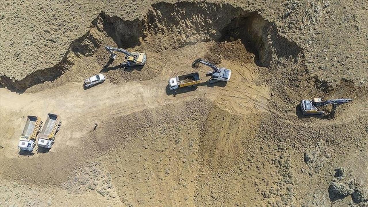 182 bin kilometrekarelik alanda maden avına &ccedil;ıkıyorlar: İki dev şirket anlaştı