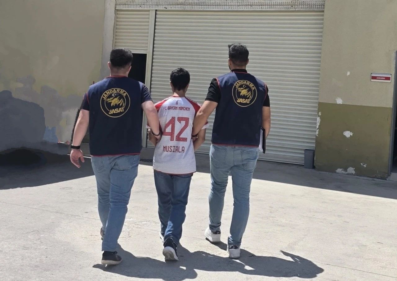 25 Yıl Kesinleşmiş Hapis Cezası Bulunan Aranan Şahıs JASAT&rsquo;tan Ka&ccedil;amadı