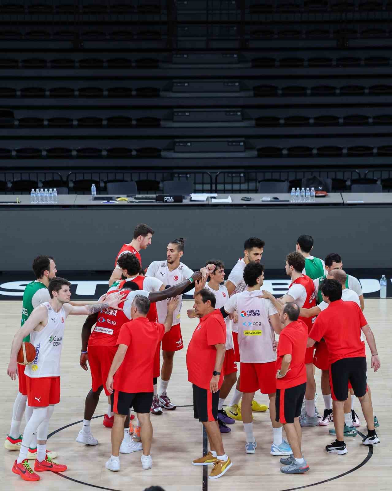 A Milli Erkek Basketbol Takımı, T&uuml;rk Hava Yolları DBB S&uuml;per Kupa i&ccedil;in Almanya&rsquo;ya gitti