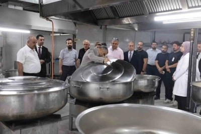AD&Uuml; Rekt&ouml;r&uuml; Kent, merkez yemekhanesinde incelemelerde bulundu
