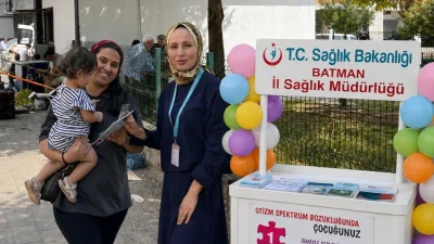 Kozluk'ta çocuk gelişimi ve otizm farkındalığı bilgilendirme standı kuruldu