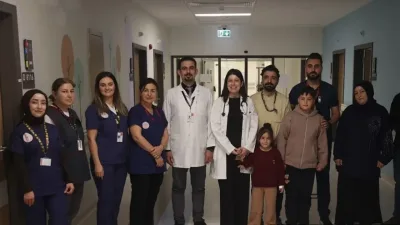  İki kardeşin kalbindeki delik aynı gün ameliyatsız kapatıldı