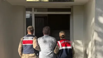 Köpeği hareket halindeki araca bağlayan sürücü gözaltına alındı
