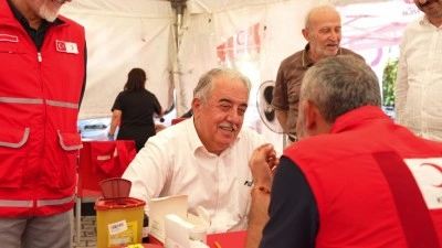 AK Parti İstanbul Milletvekilleri saha &ccedil;alışmalarını s&uuml;rd&uuml;r&uuml;yor