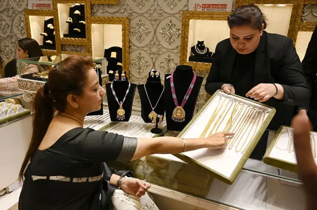 Altın fiyatları Ortadoğu'da artan gerilime rağmen neden d&uuml;ş&uuml;yor?