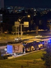 Ankara&rsquo;da kamyonet EGO otob&uuml;s&uuml;ne &ccedil;arptı