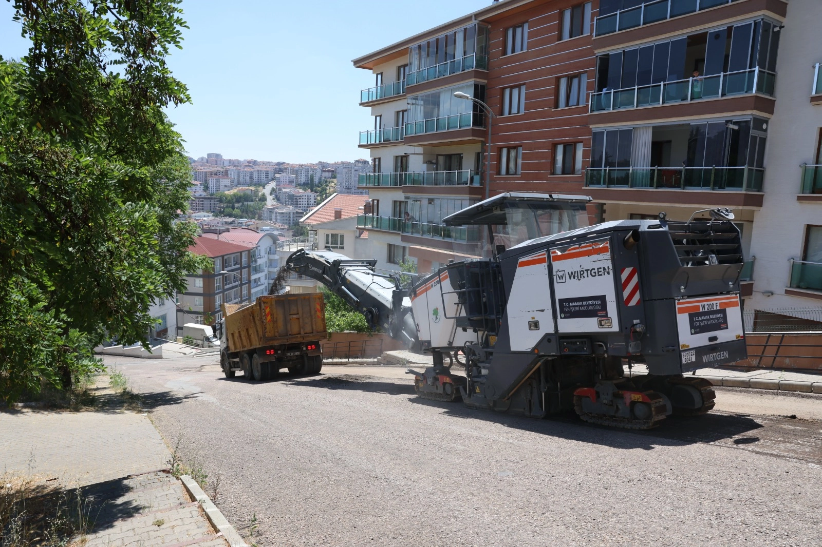 Ankara Mamak'ta Yol &Ccedil;alışmaları Aralıksız Devam Ediyor