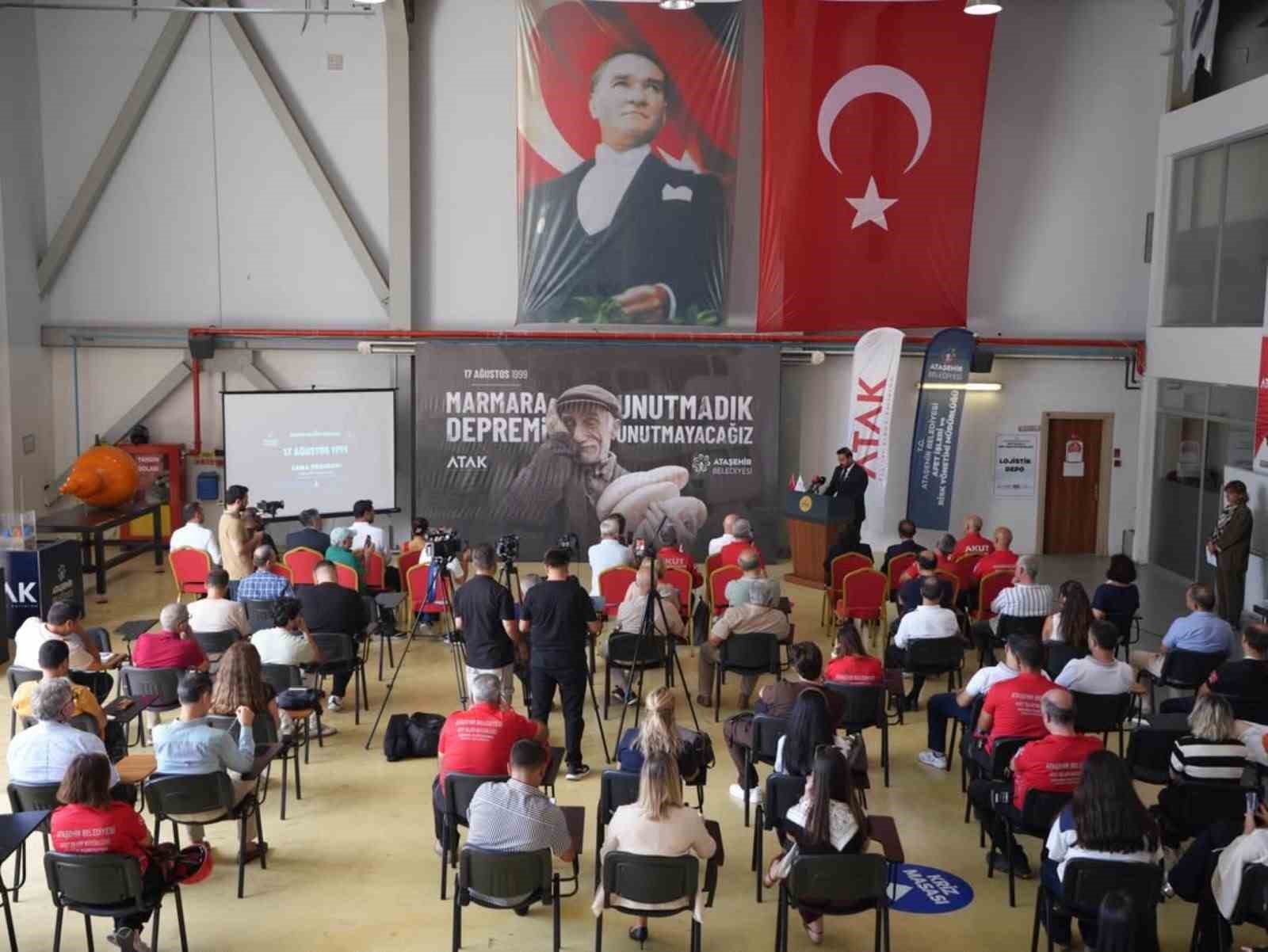 Ataşehir&rsquo;de 17 Ağustos deprem şehitleri anıldı: "Deprem değil, hazırlıksızlık felaket getirir"