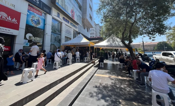 Bah&ccedil;elievler Konut Projesi'nde İmza S&uuml;reci Başladı! Hak Sahipleri Gazi Konut'ta Buluştu