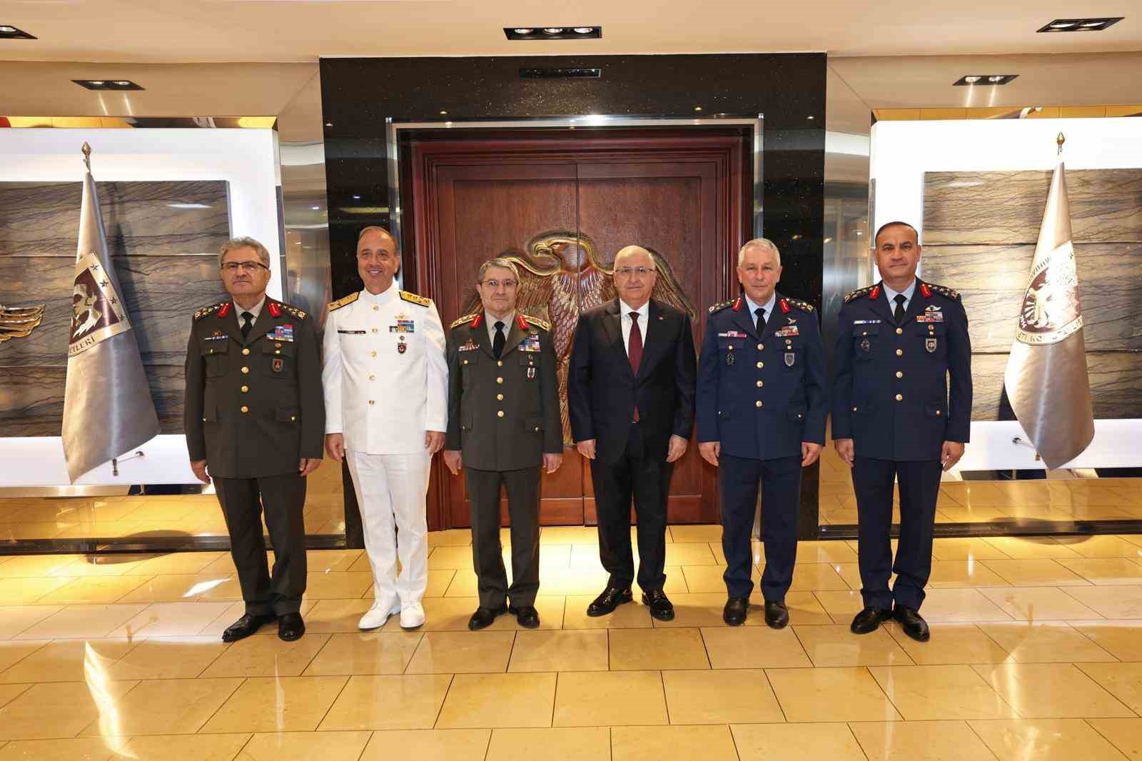 Bakan G&uuml;ler, Hava Kuvvetleri Komutanlığında devir teslim t&ouml;renine katıldı