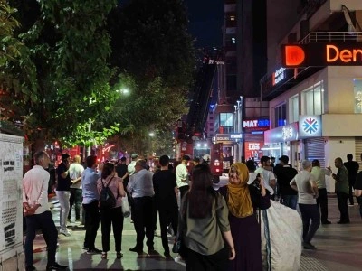 Batman&rsquo;da plazada &ccedil;ıkan yangın korkuttu