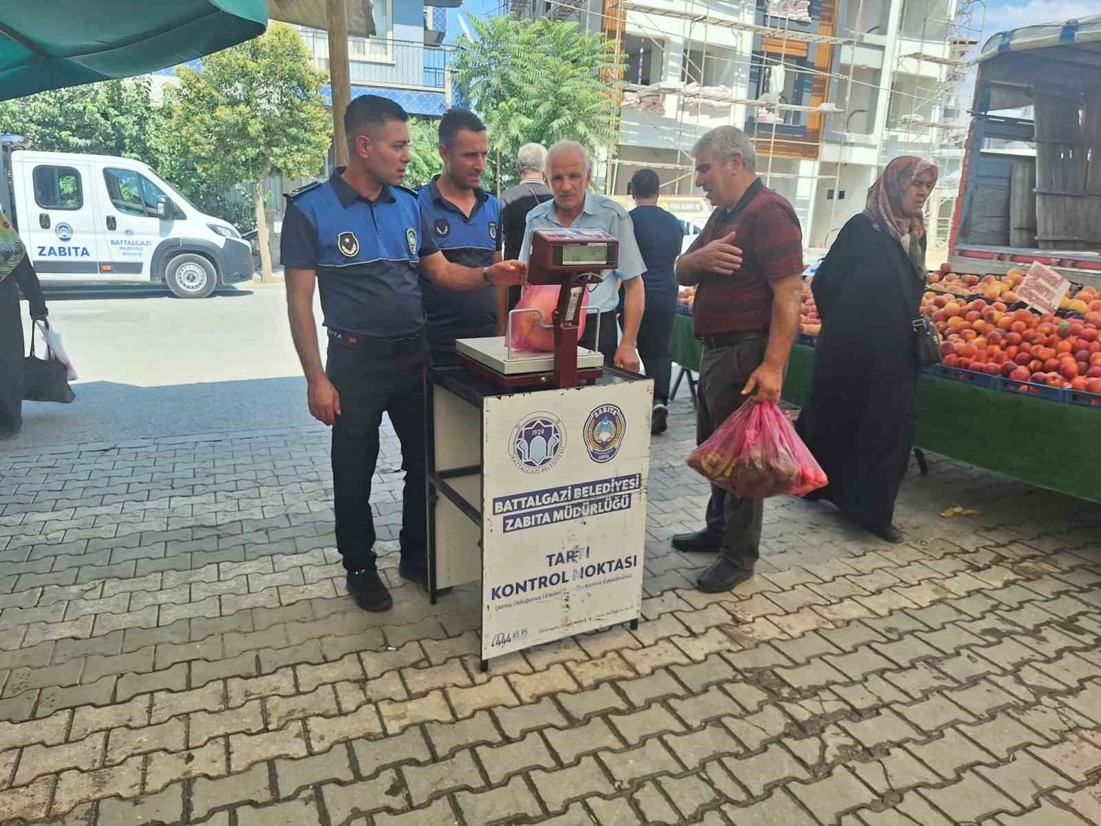 Battalgazi&rsquo;de semt pazarlarına y&ouml;nelik denetimler s&uuml;r&uuml;yor