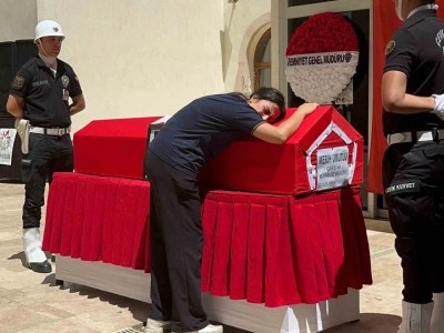 Bayındır&rsquo;da Bek&ccedil;i Merih Umutlu g&ouml;zyaşlarıyla defnedildi