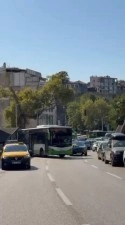 Bursa&rsquo;da d&uuml;ğ&uuml;n konvoyunun &ouml;n&uuml;n&uuml; bu sefer otob&uuml;s kesti
