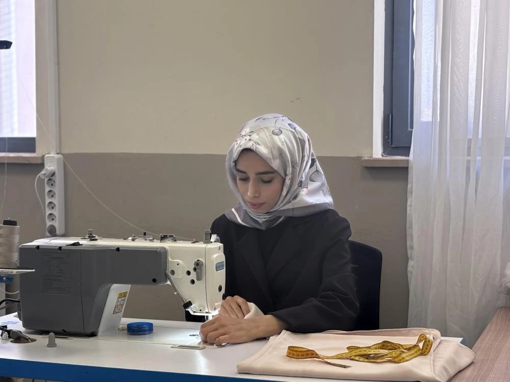 &Ccedil;ocukken başladığı işinde yurt dışına a&ccedil;ıldı