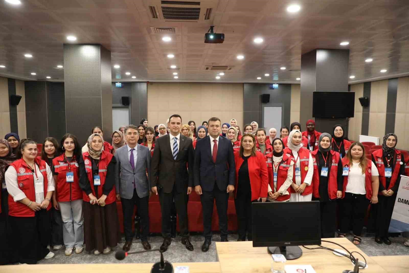 Damla G&ouml;n&uuml;ll&uuml;l&uuml;k Hareketi gen&ccedil;leri Niğde Valiliği&rsquo;nde ağırlandı