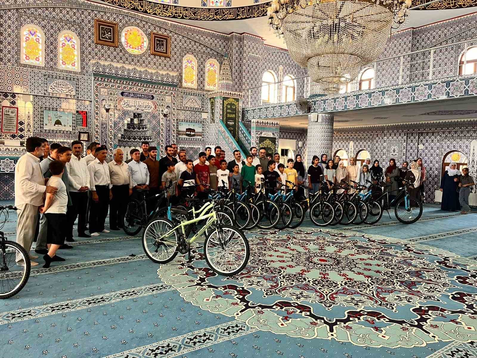 Dicle Kaymakamı Atış&rsquo;tan Kur&rsquo;an kurslarındaki bilgi yarışması ve futbol turnuvasında dereceye girenlere &ouml;d&uuml;l