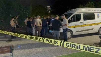 Emekli polis millet bah&ccedil;esinde hayatına son verdi