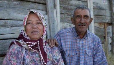 Evleri yanan kadın g&ouml;zyaşı d&ouml;ken eşini teselli etti: "Ağlama, canımıza bir şey olmadı"