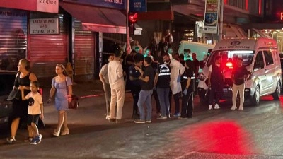 Ey&uuml;psultan&rsquo;da oto galeriye silahlı saldırı: 2&rsquo;si ağır 4 yaralı